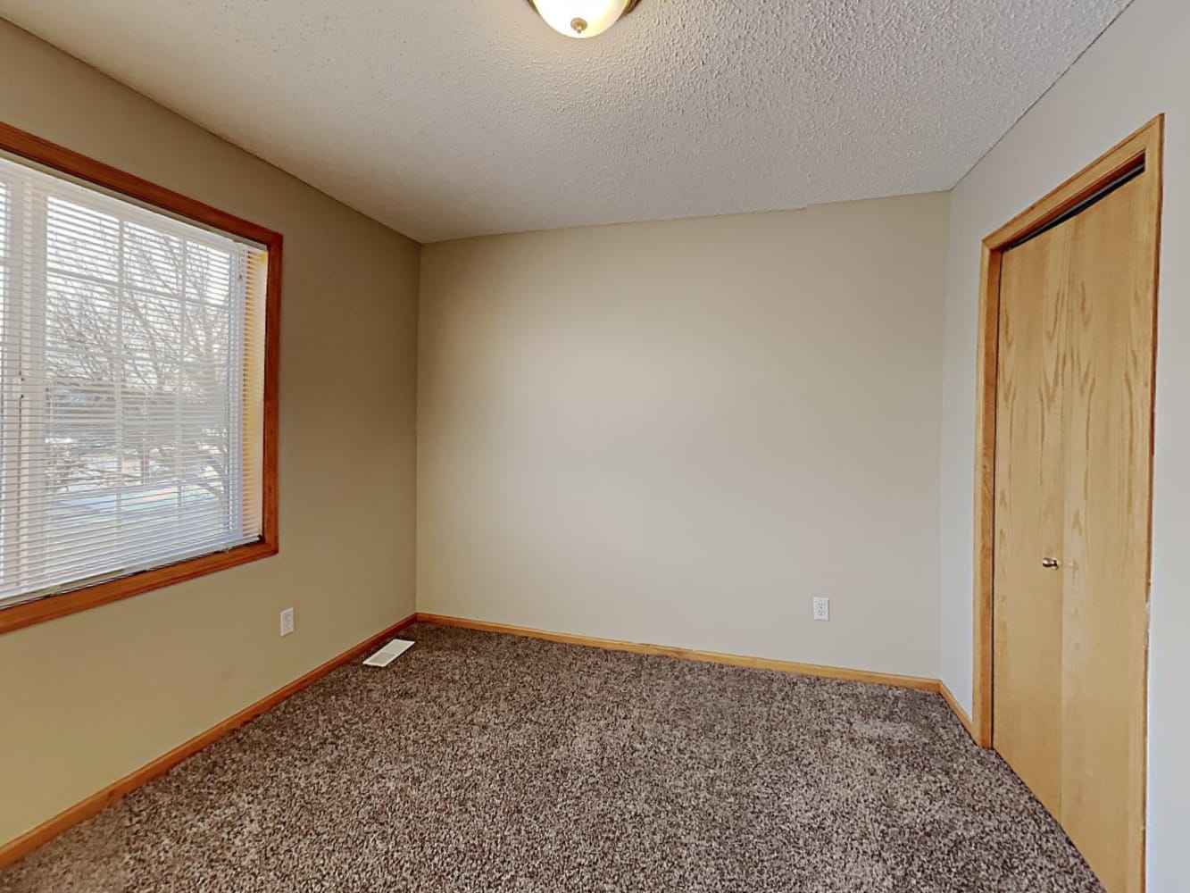 1311 Creekside Dr Waconia photo 12