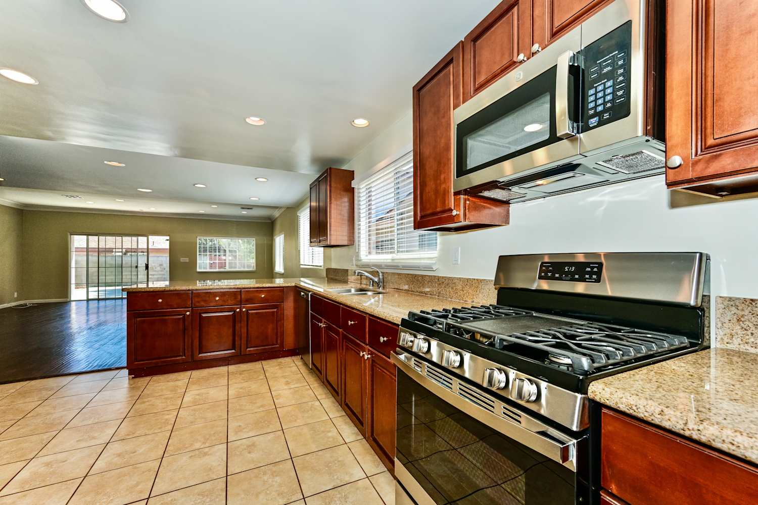 13425 Ebell St Van Nuys photo 6