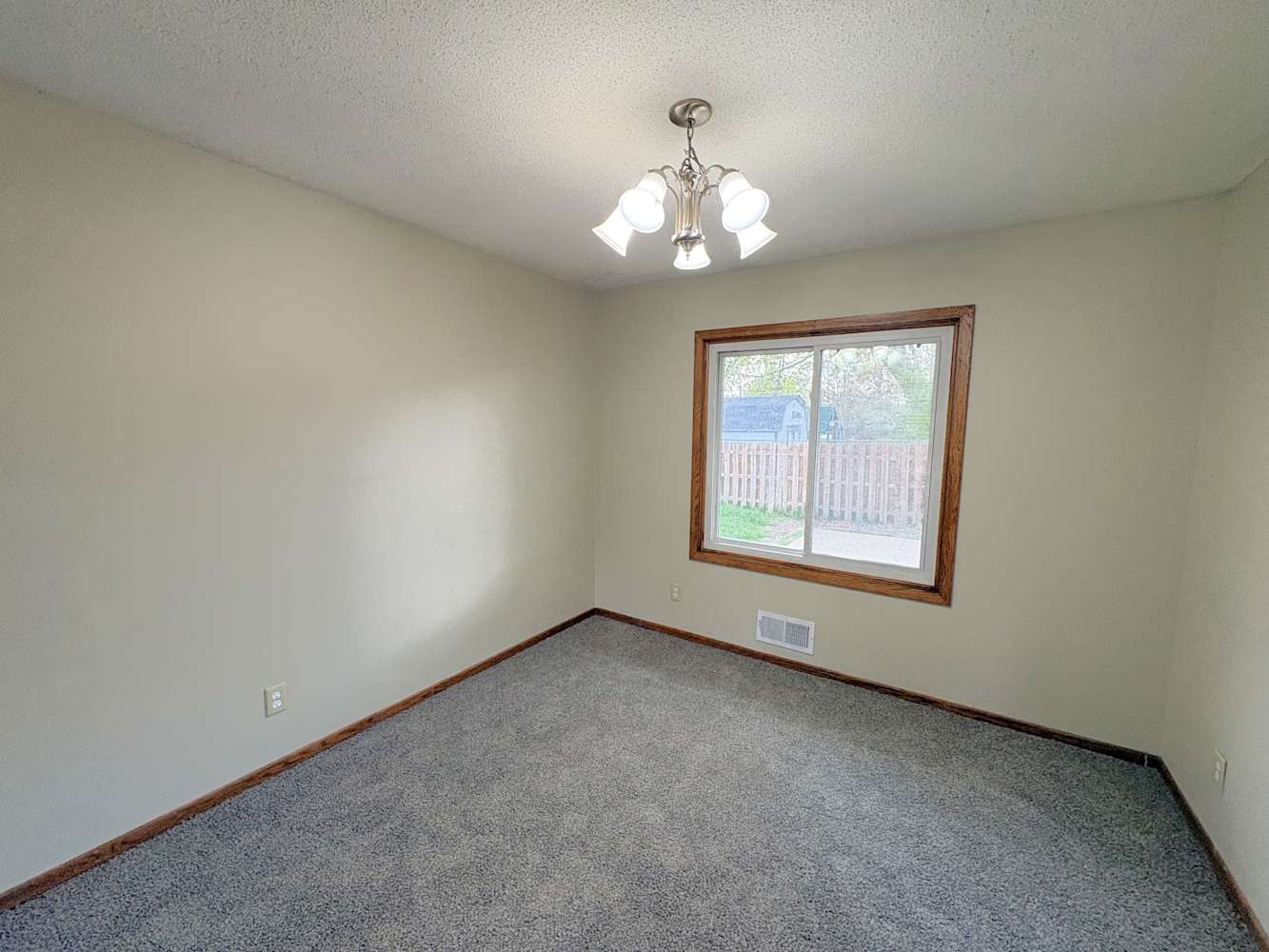 1411 Bidwell St Saint Paul photo 9