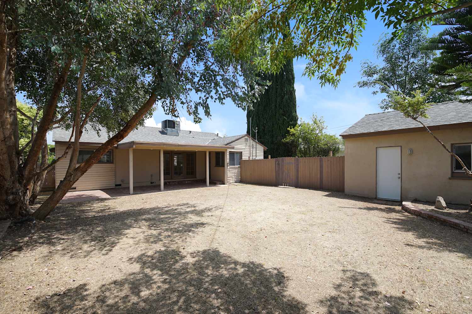 19520 Haynes St Reseda photo 17