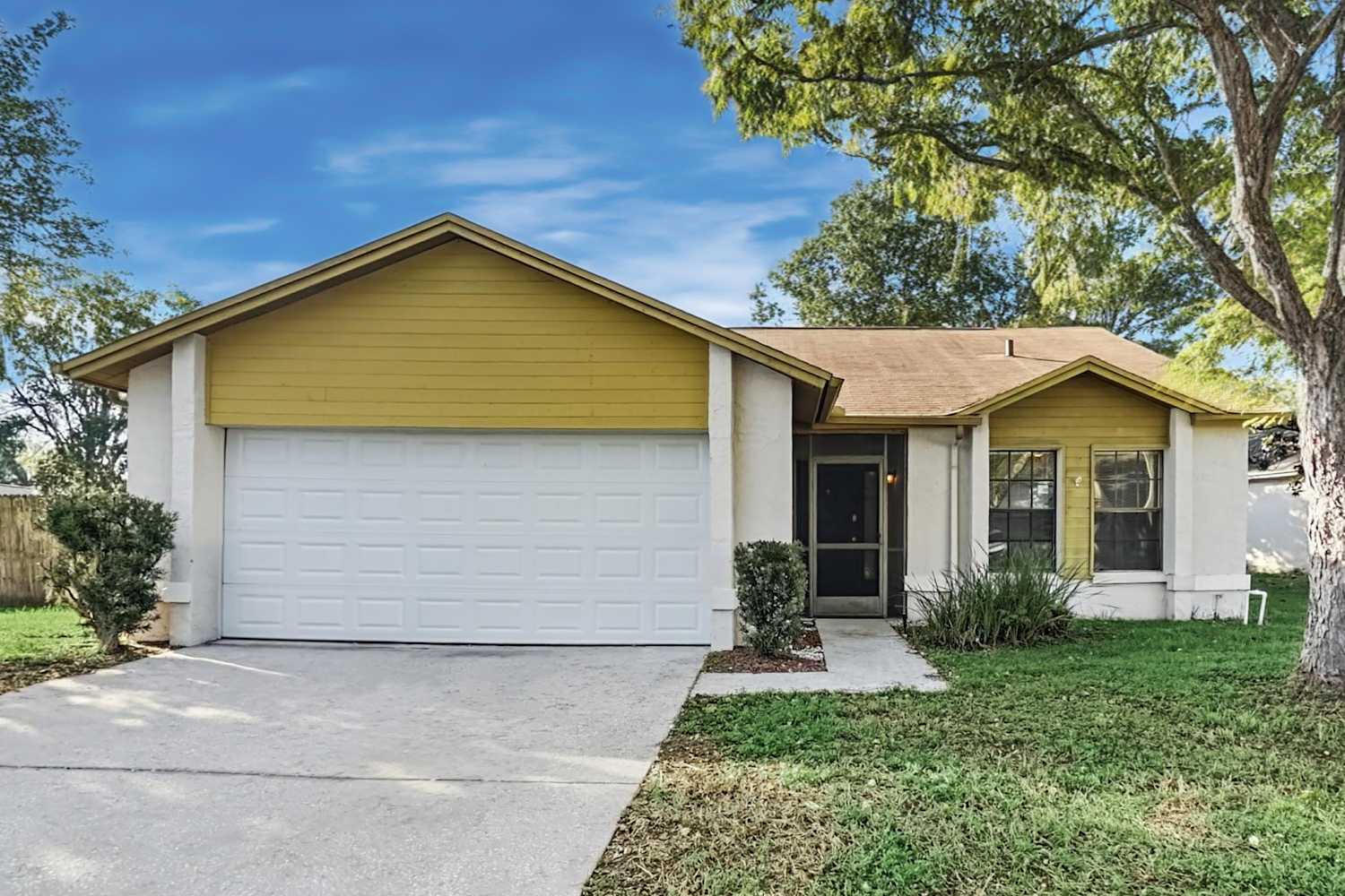 2002 Helm Ln, Valrico