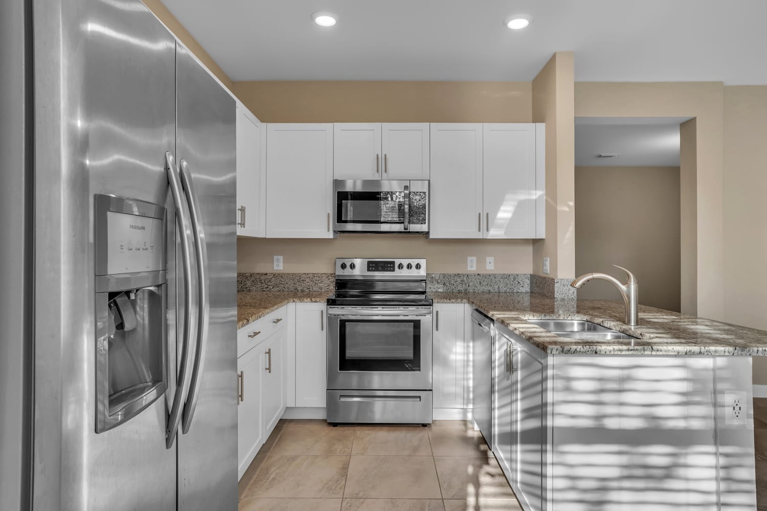 20772 Ne 2 Ct Miami photo 8
