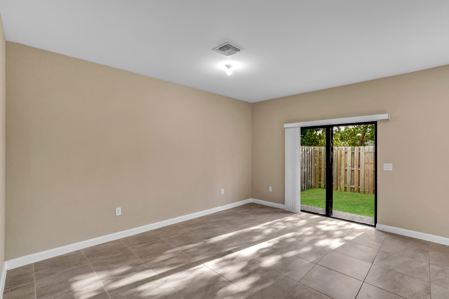 20772 Ne 2 Ct Miami photo 11