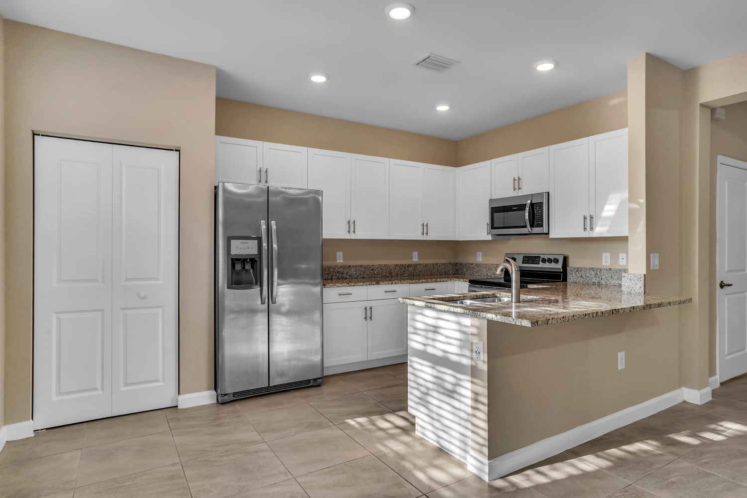 20772 Ne 2 Ct Miami photo 9
