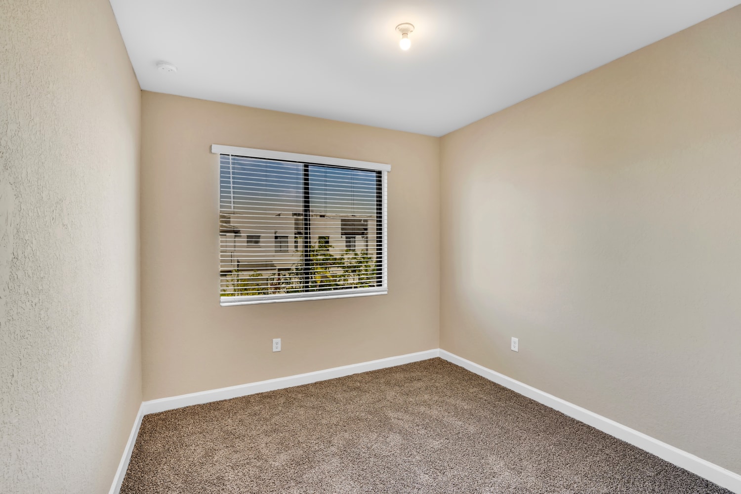 20772 Ne 2 Ct Miami photo 20
