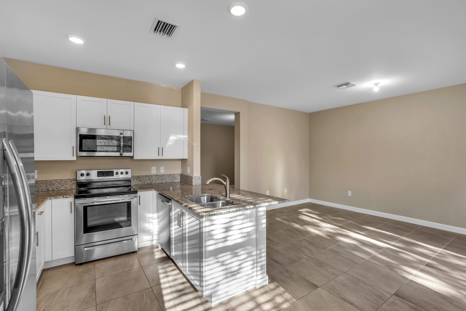 20772 Ne 2 Ct Miami photo 7