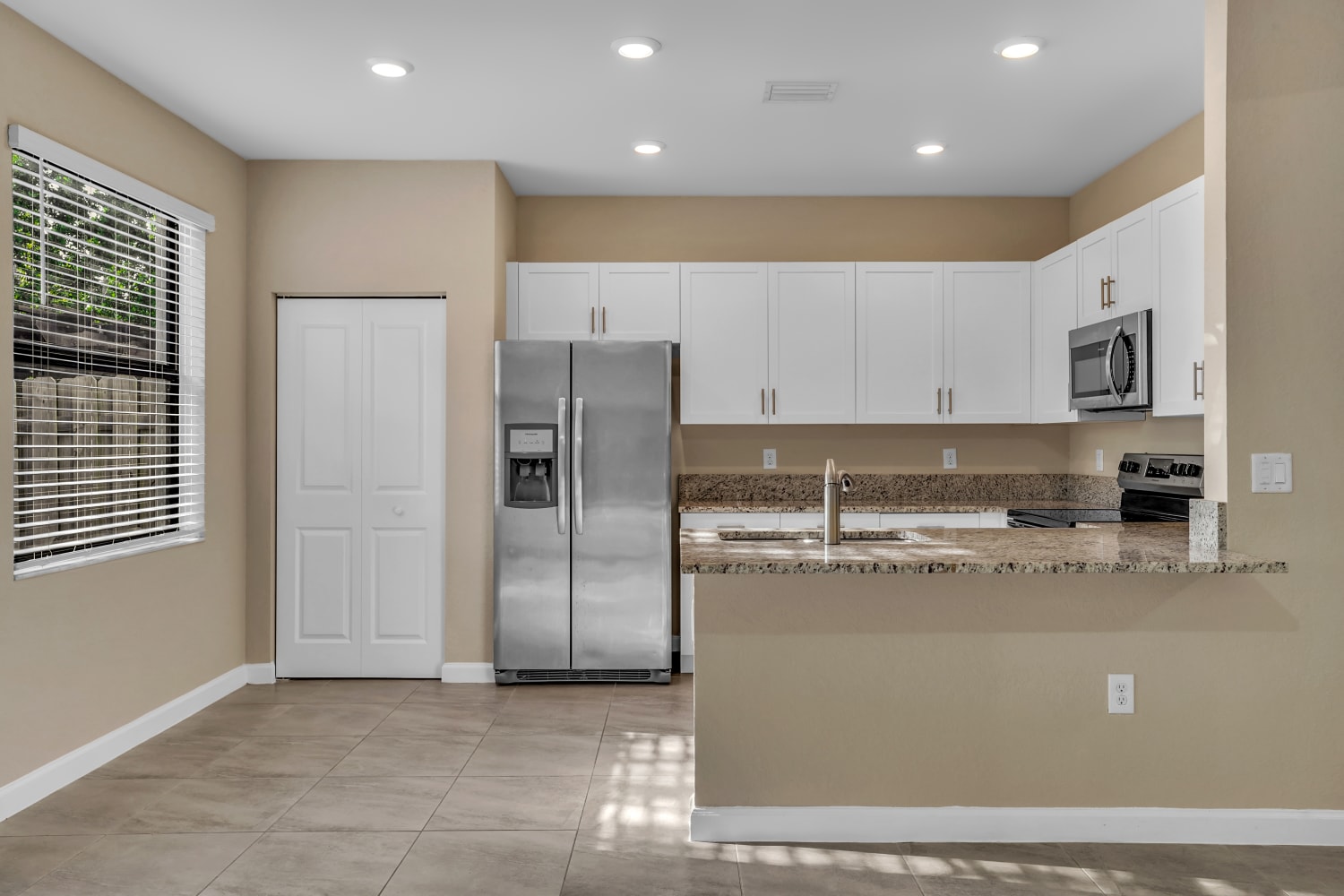 20772 Ne 2 Ct Miami photo 10