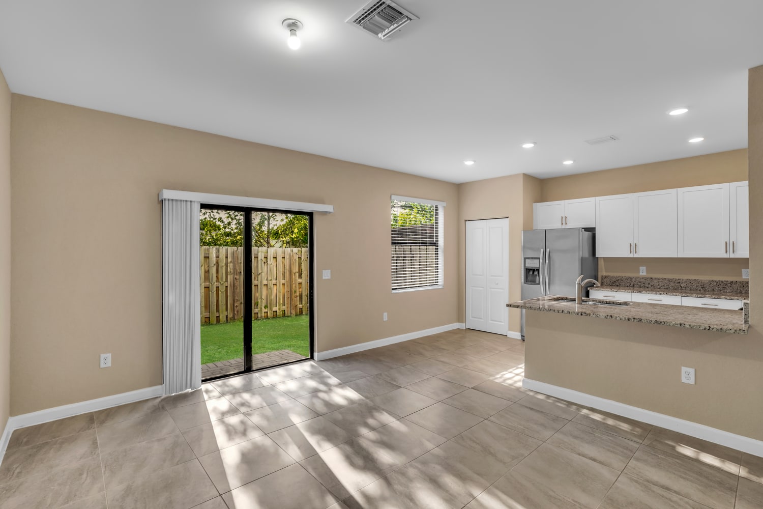 20772 Ne 2 Ct Miami photo 12