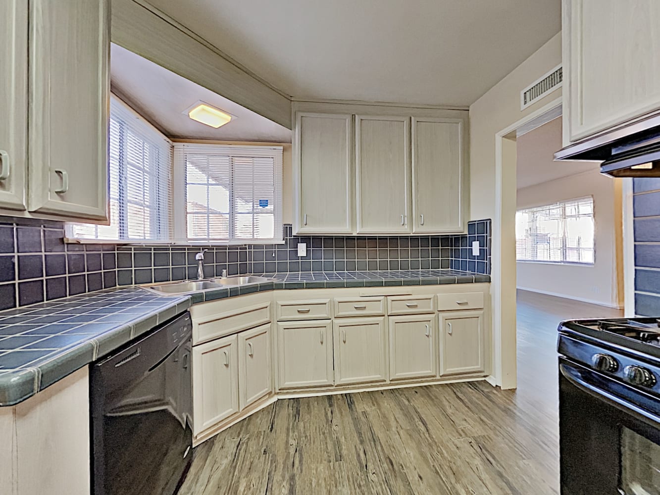 2403 W 129th St Gardena photo 8