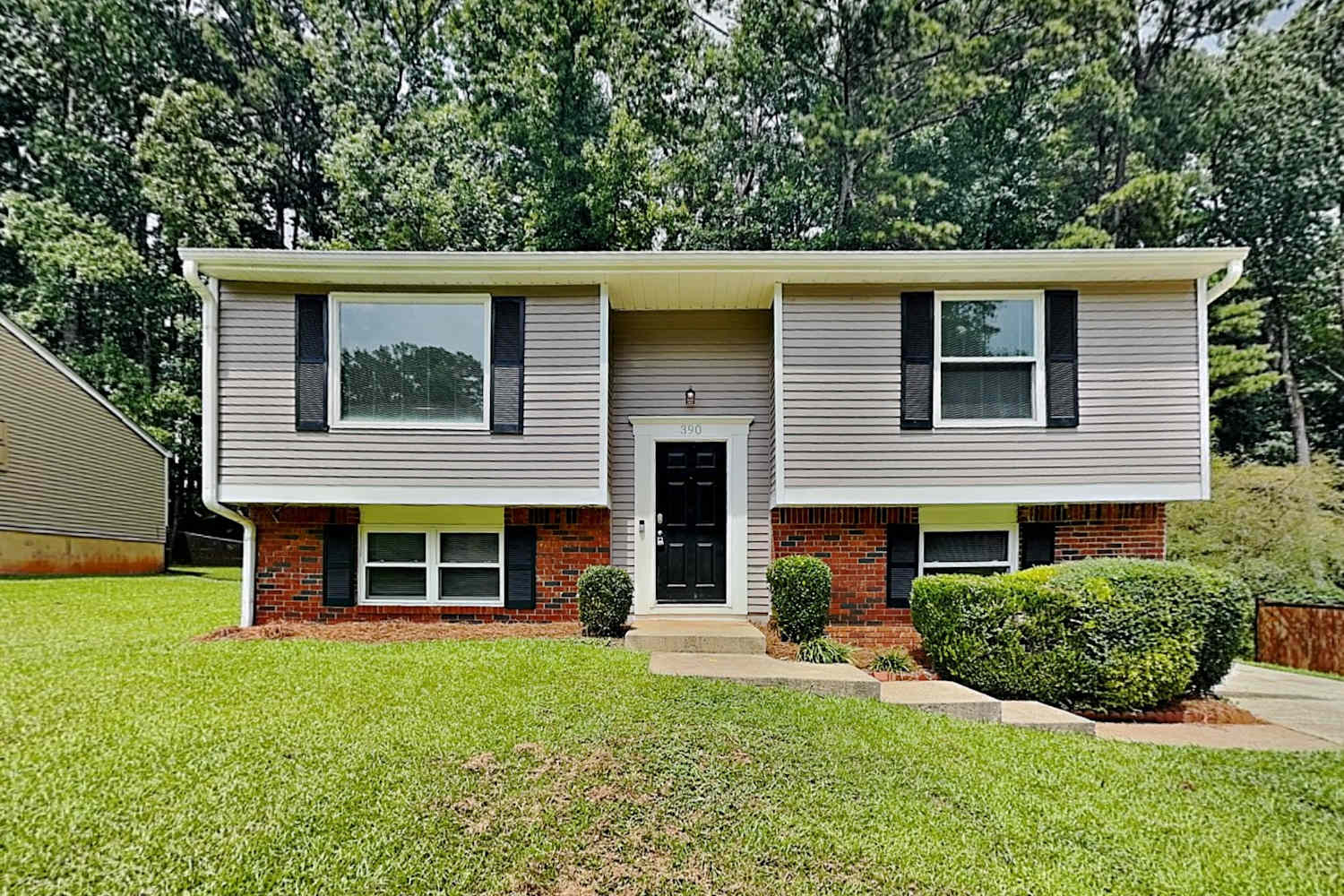 390 Hembree Forest Cir, Roswell