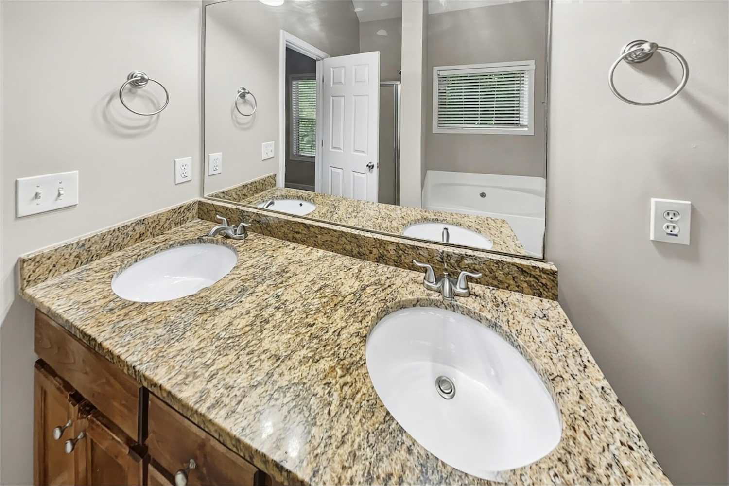 51 Kay Rd NE White photo 12