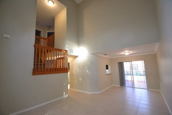 531 NW 207th Ter Pembroke Pines photo 2