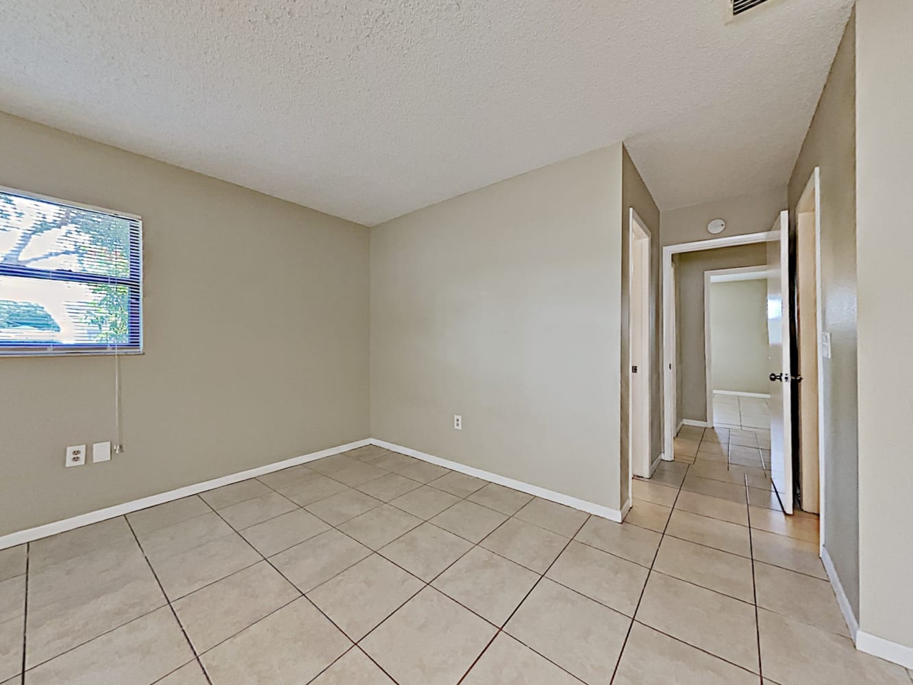 555 Freeport Ave N Saint Petersburg photo 9