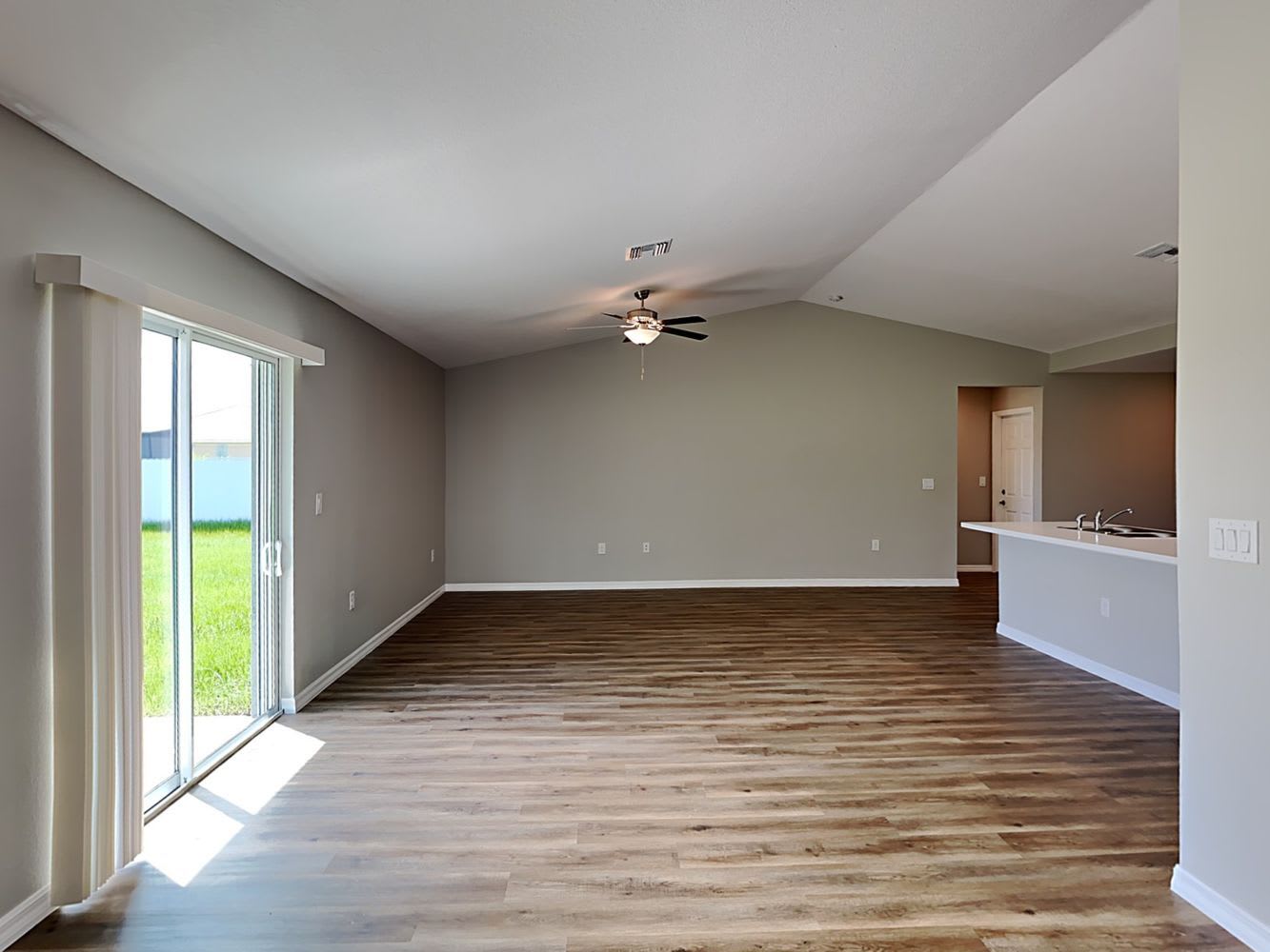 572 NE 5th Ter Cape Coral photo 5