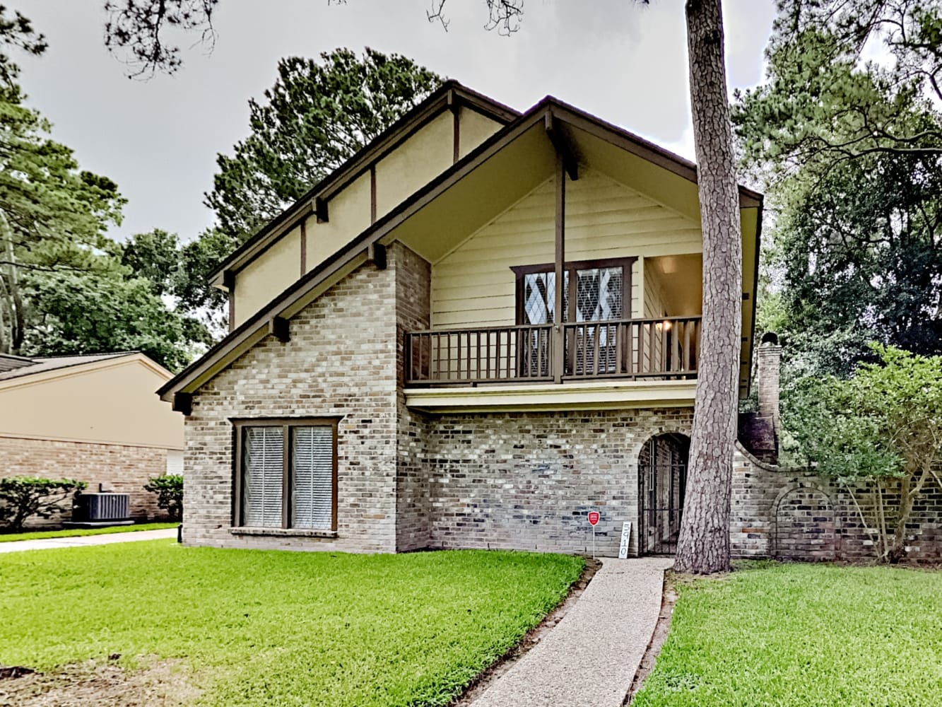5910 Theall Rd Houston photo 1