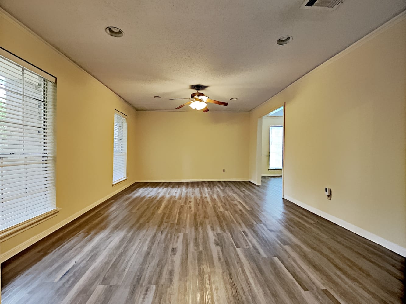 5910 Theall Rd Houston photo 4