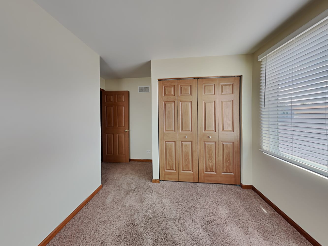 667 Four Seasons Blvd Aurora photo 10