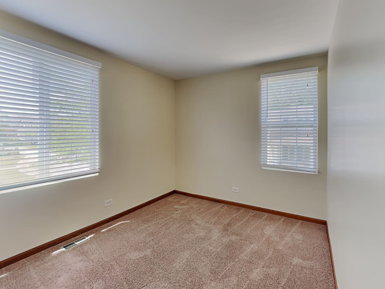 667 Four Seasons Blvd Aurora photo 11