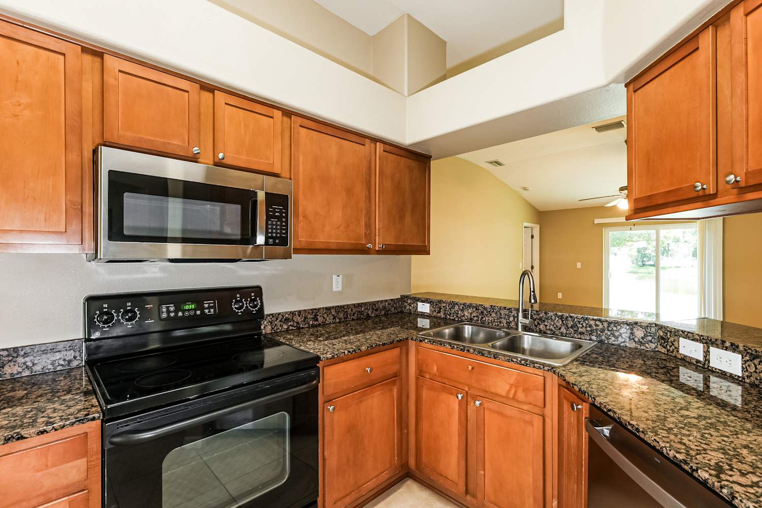 7205 Royal George Ct Zephyrhills photo 9