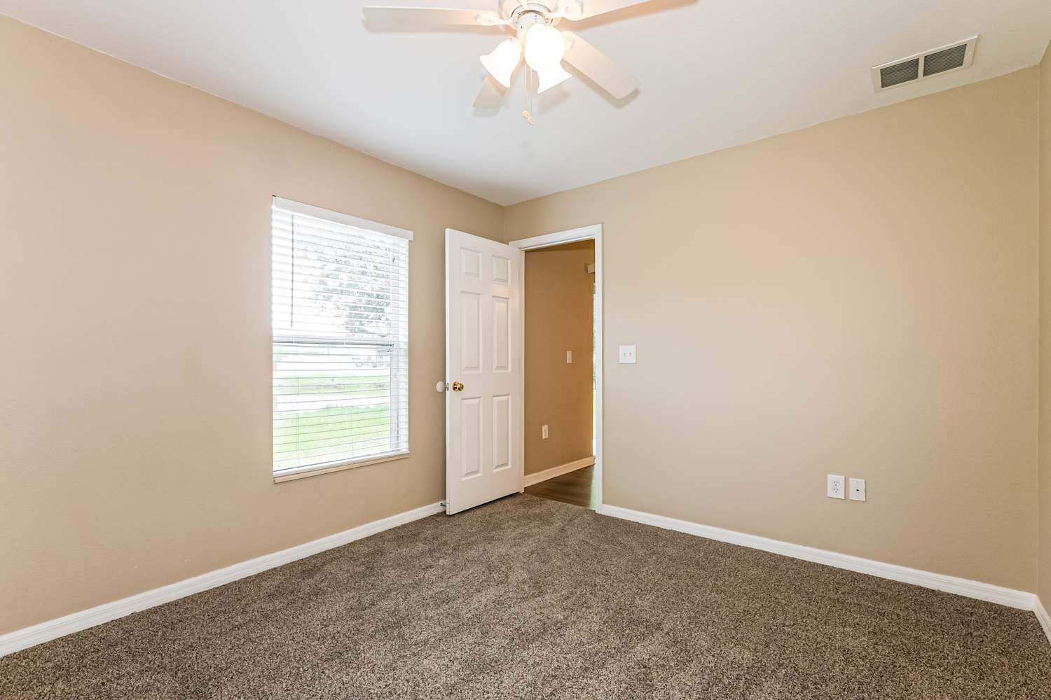 7205 Royal George Ct Zephyrhills photo 10