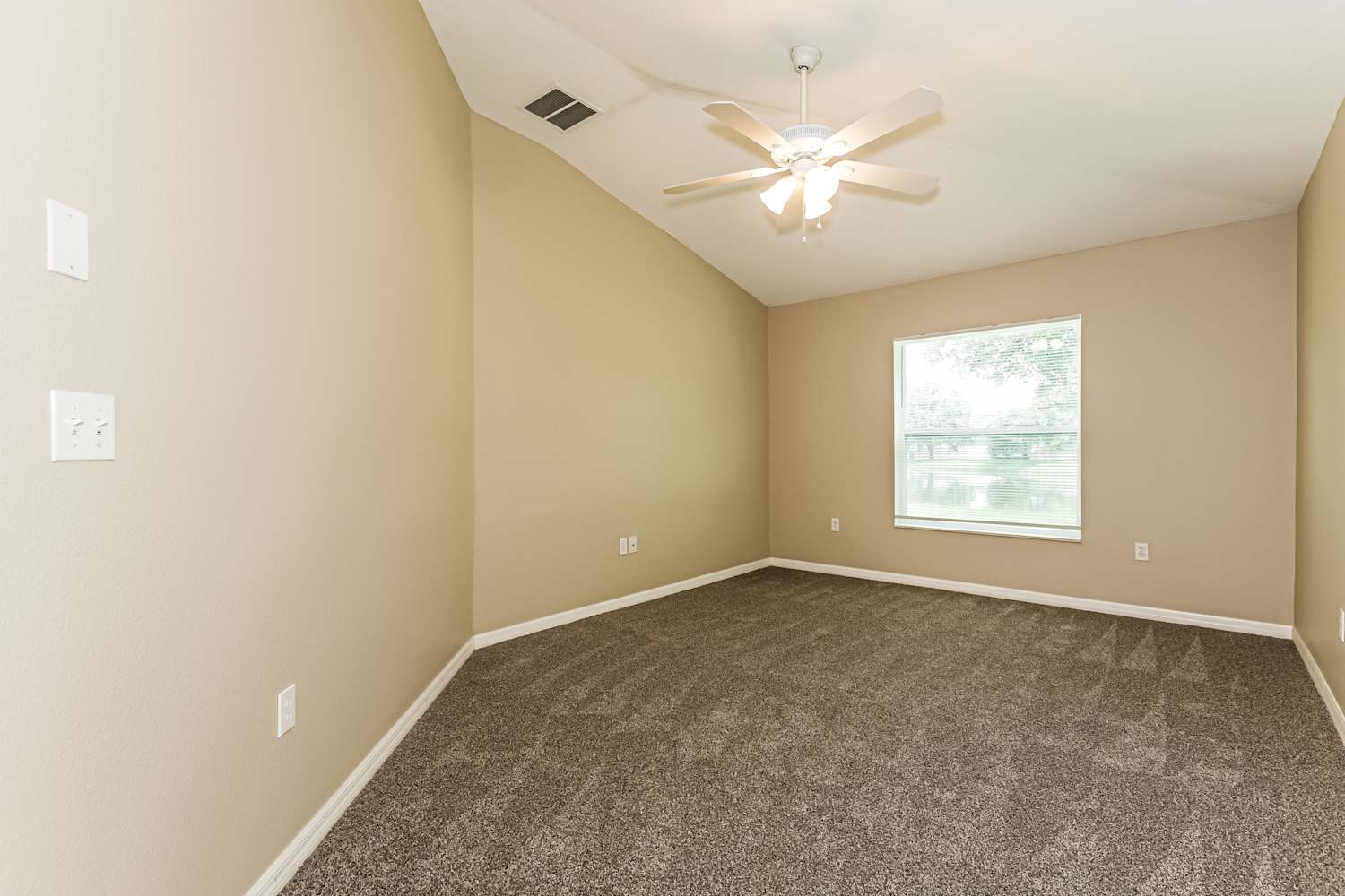 7205 Royal George Ct Zephyrhills photo 11