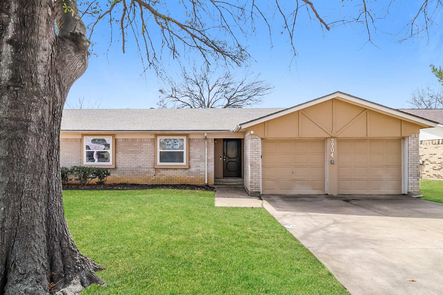 7704 Cedar Park Ave, North Richland Hills