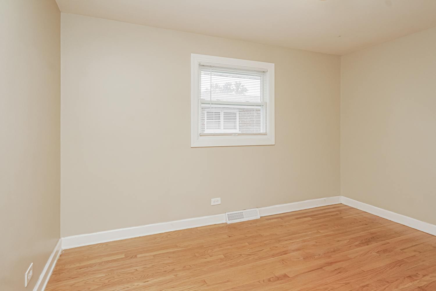 7939 Mason Ave Burbank photo 11