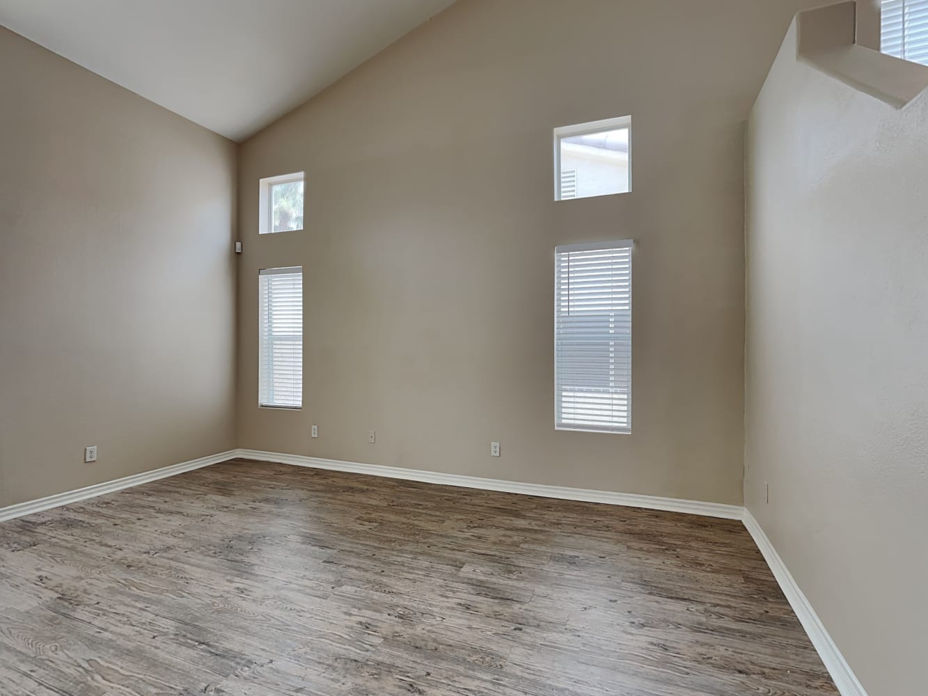 8044 Revolver Ave Las Vegas photo 5