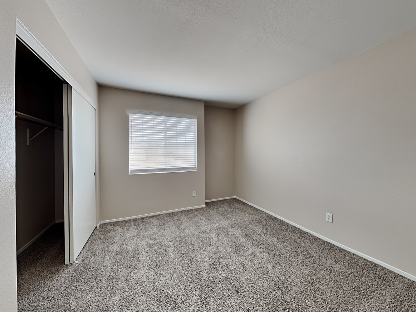 8044 Revolver Ave Las Vegas photo 13