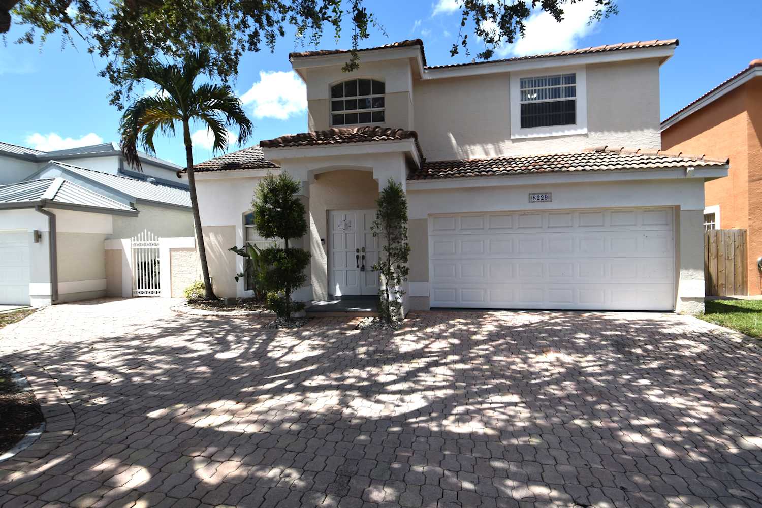 8229 NW 199th Ter Hialeah photo 1