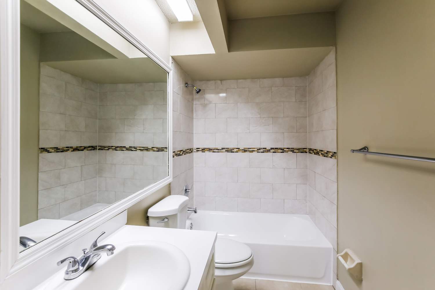 8229 NW 199th Ter Hialeah photo 16