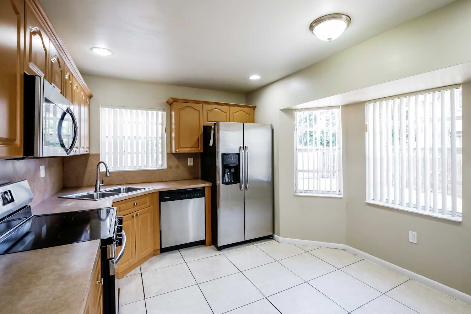8229 NW 199th Ter Hialeah photo 8