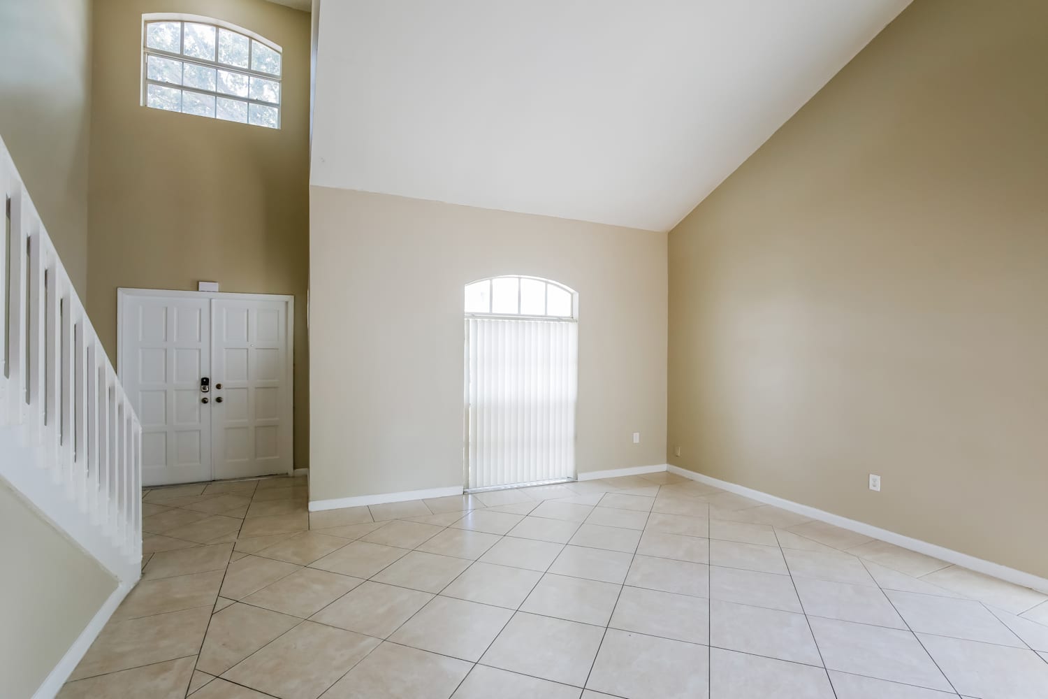 8229 NW 199th Ter Hialeah photo 4