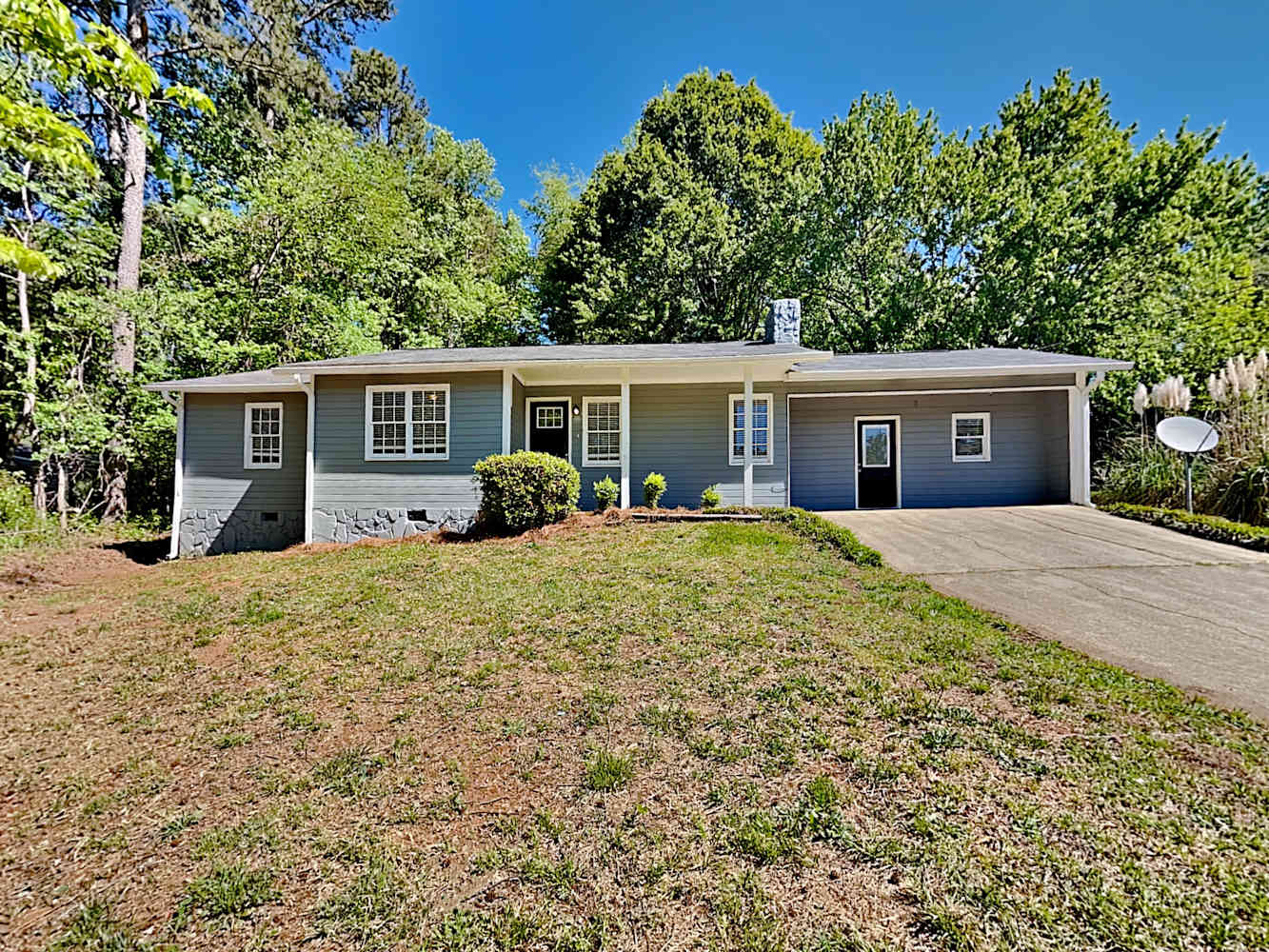 8594 Autumn Leaf Dr, Douglasville